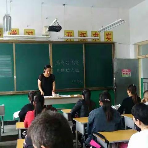 温曲学校“家庭学校手拉手，合力育人肩并肩”家长培训暨家长会。