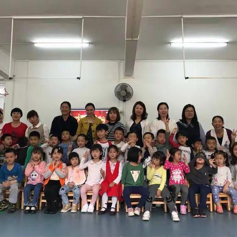 欢欢喜喜闹元宵元宵节伴随着新学期的脚步款款而来，让孩子感受节日浓厚的气息，了解习俗，赏花灯、吃汤圆