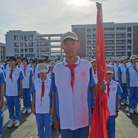 勇往直前的我们——实验学校八（2）班军训记事