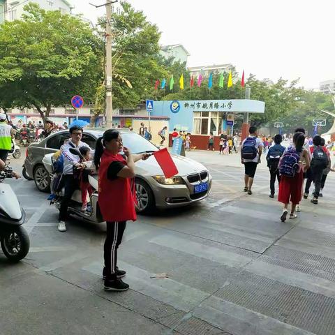 移动的红马甲 光荣的志愿者