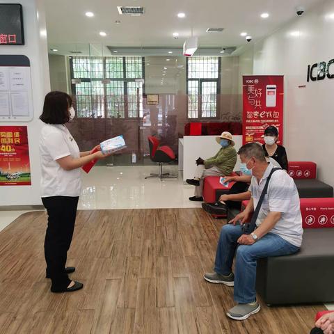 于洪万科香湖支行普及征信知识 助力构建诚信社会