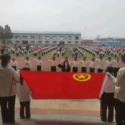 学习二十大、永远跟党走、奋进新征程——2023年扎兰屯市教育系统共青团组织开展新团员入团仪式