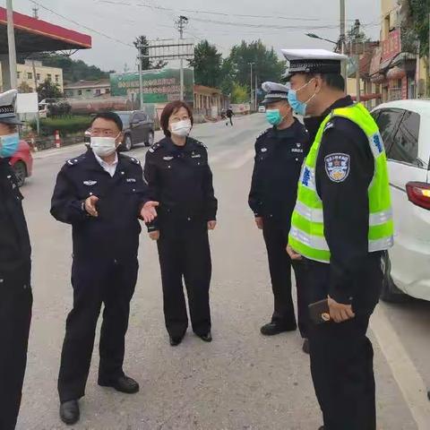 李栋副调研员督导检查高新大队国庆假期返程高峰道路交通管理工作