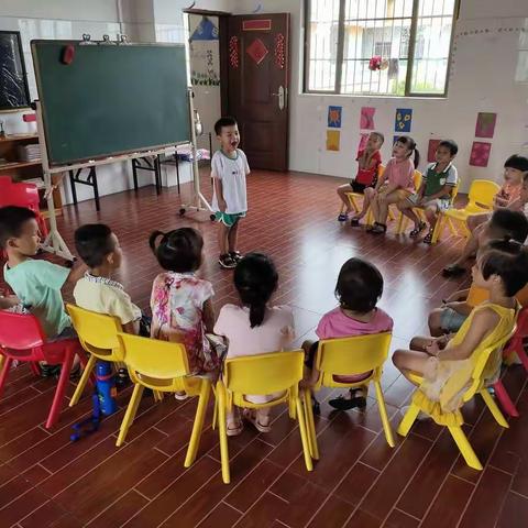 莉德宝市二级幼儿园开学第一天