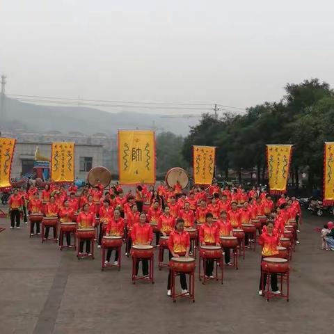 两渡镇两渡村“欢度国庆节 喜迎十九大”百人锣鼓队汇报演出