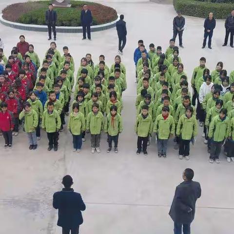 加强防震应急演练  提高安全避险意识——礼县石桥镇圣泉九年制学校开展防震演练活动