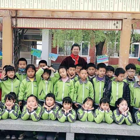 ☞花儿向阳，童心向党☜罗村中心小学一年级三班德育活动