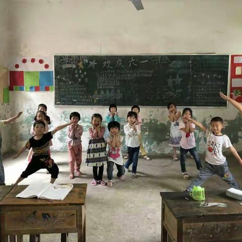 杨埠镇占坊小学开展六一儿童节活动