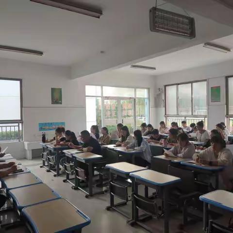 “食”光正好 “味”爱护航 ——滕州市实验小学南校2023-2024学年第一学期第一天学生就餐反馈