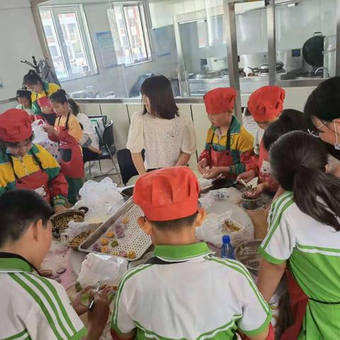 巧手做美食   味美情更浓