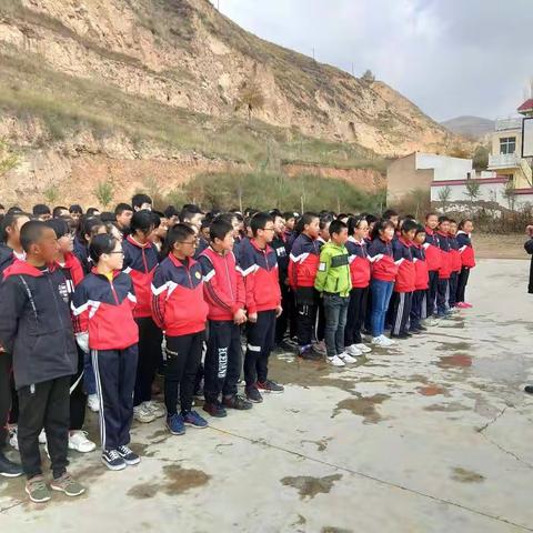 强化安全意识      提升避险能力      ——上营初中防震避险疏散演练