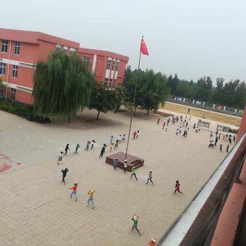 后双炉小学防震演练纪实