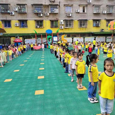 小东街幼儿园朵一班九月第一周在园学习生活记录