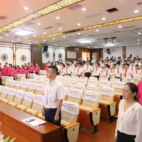 “坚守是一种风采，追光是一种姿态” ——李松蓢学校首届班主任节启动仪式