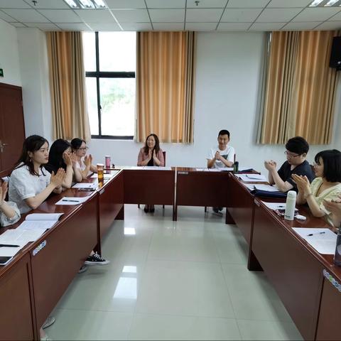 中青班第一小组召开组织生活会