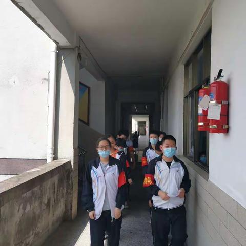 第18周八（15）班课间文明劝导行动