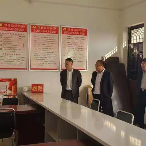 南阳分行党委委员、副行长赵亮到油田支行进行调研