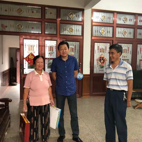 慰问贫困户，情暖中秋节|桃园路街道走访慰问哑柏镇五联村贫困户