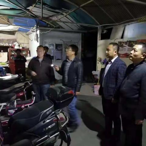 10月31日桃园路街道夜查市容大环境及治污减霾工作