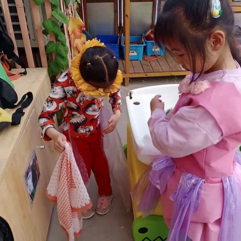 “万般美好，永不落幕”大二班户外自主游戏活动