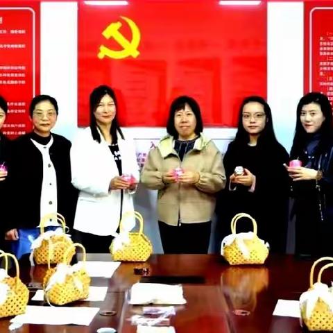 南召县烟草专卖局（分公司）积极开展“传递法治力量、关爱女性权益”妇女节普法宣传活动