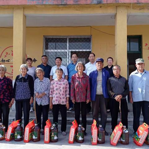 爱满重阳节，慰问暖人心—区老龄委走访慰问吕祖泉村银龄安康家庭活动