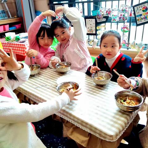 我们的家乡，云南美食——前卫幼儿园大三班自助餐活动