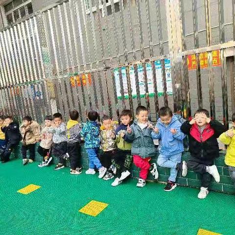 《学会感恩，👪与爱同行》﻿金朋幼儿园《中一班》