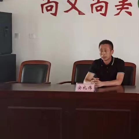 慈善赠爱心，真情暖丁小