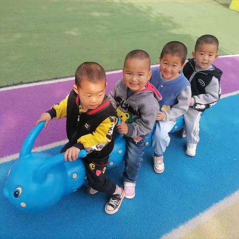 宫里镇萌蕾幼儿园托二班第十一周精彩活动剪辑