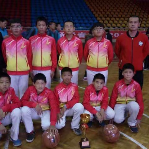 曲阳桥学区代表队勇夺2017年正定县中小学生篮球联赛小学男子组季军。