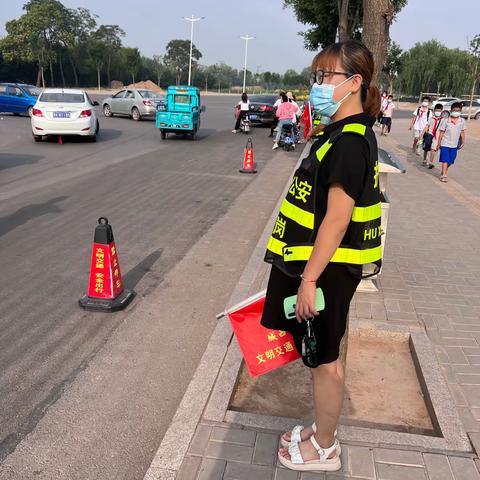 家长护学岗，携爱助成长—城西小学护学岗