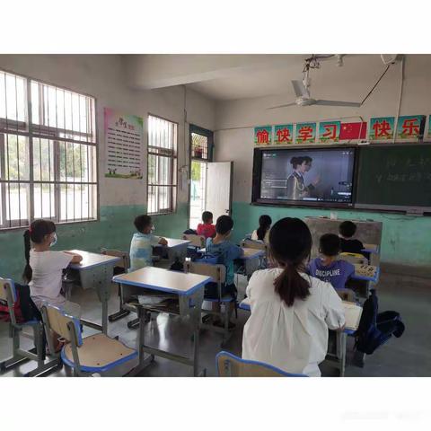 朱坑西童小学师生学习消防安全知识