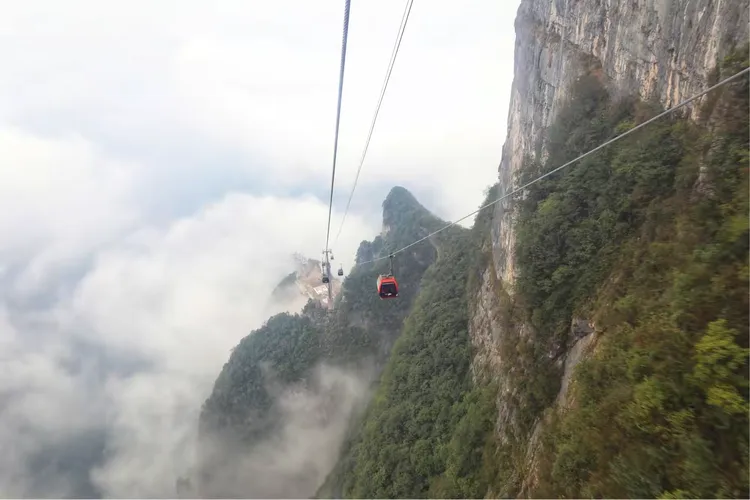 奇山俊峰张家界