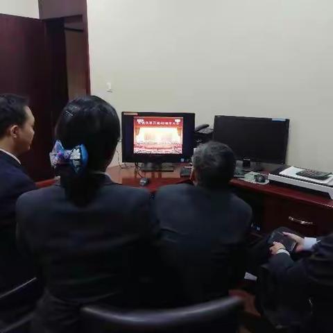 21团支行观看庆祝改革开放四十周年大会（副本）