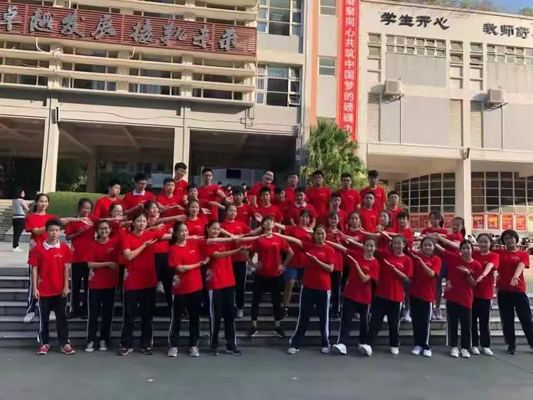 2017麒麟中学9（11）班骆艺翔班的运动会开幕式花絮