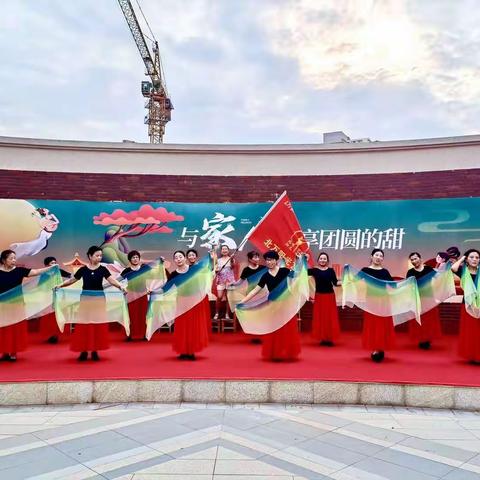 北万阳光艺术团姐妹们中秋节参加万科文艺表演！！！