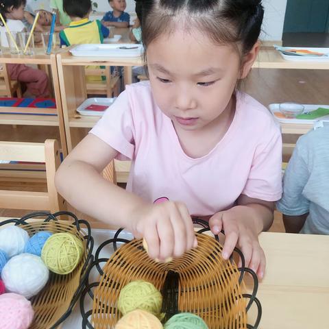 开慧幼儿园哈佛A班-蒙氏日常生活区《五指抓》