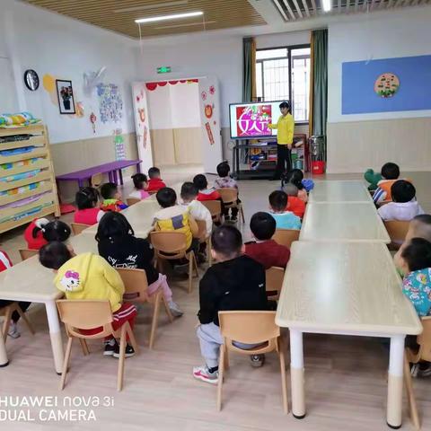 富华幼儿园启蒙二班——“温情三八，传递爱心”主题活动