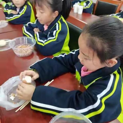 劳动最光荣      比比谁最棒