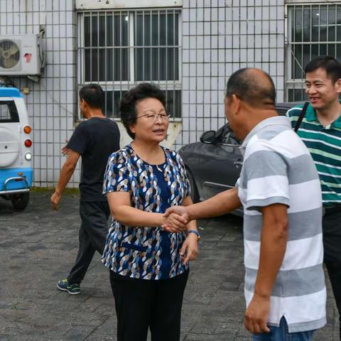 区关工委教师节走访、慰问 翟里村图书室“五老”志愿者和翟里小学师生