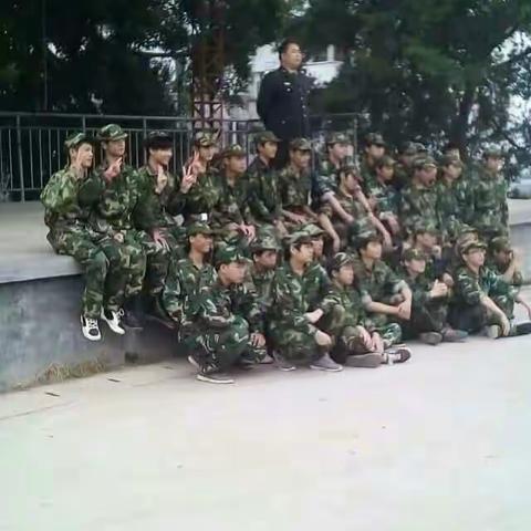 化州市2014年新中高一168班军训生活