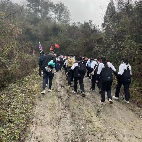 祭英烈  练体魄  磨意志