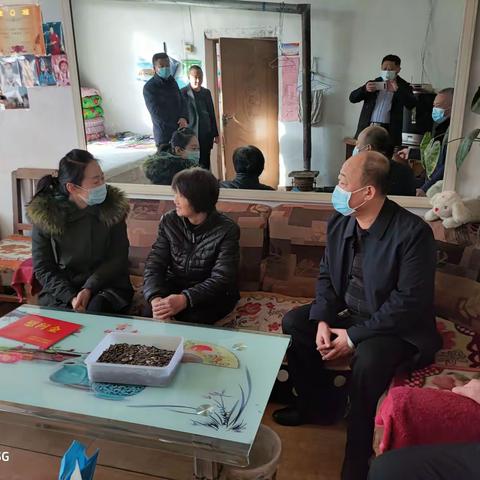 水湾镇计生办开展春节送温暖活动
