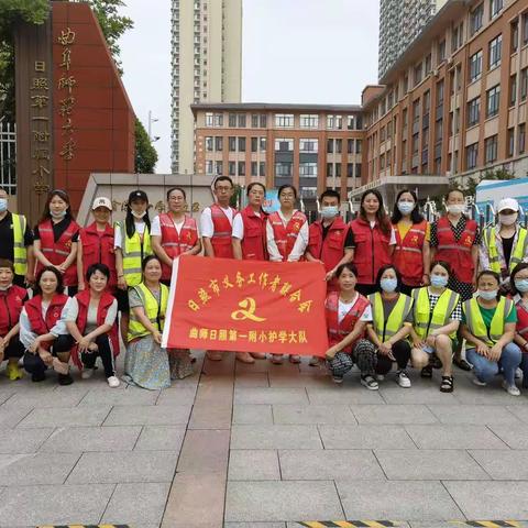 一抹志愿红，撑起平安“伞”         义工联金海岸小学东校护                                      学大队