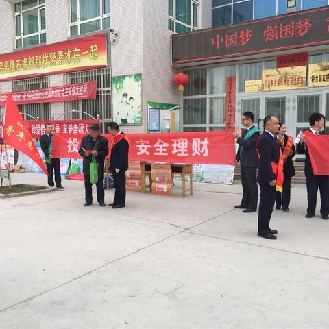 干部走访下社区，征信宣传住心里