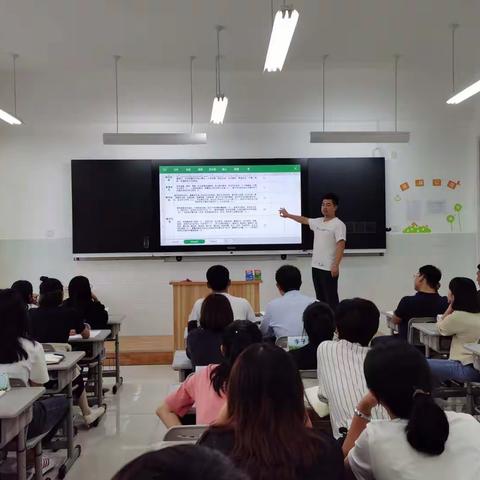 苍龙湖实验学校小学部每周例会——“夯实常规，严抓质量”