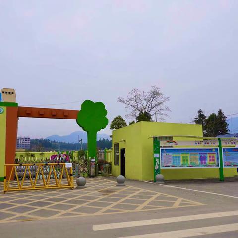 《玩转泡泡》——小松镇中心公立幼儿园小二班班本课程