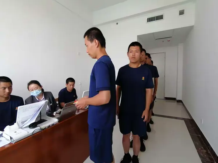 济南支队积极协调为新入职森林专职消防员办理银行卡