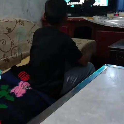 双河小学利用“开学第一课”对学生进行教育